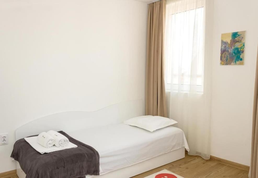 Modern Bright Close To Center And Grand Mall Daire Varna